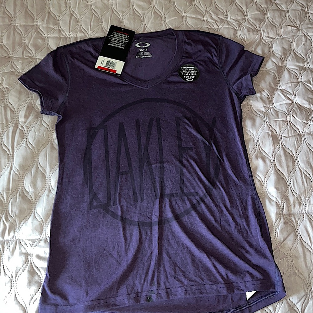 NEW Oakley tee-shirt